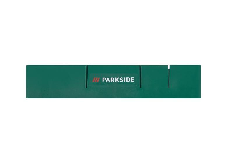 Une règle de coupe d'angle Parkside verte