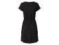 Robe courte noire d'été avec un col rond.