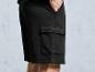 Shorts noirs avec des poches cargo.