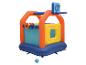 Structure gonflable pour enfants avec panier de basket, anneaux et ballon.