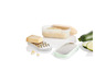 Parmesan, deux râpes et un récipient pour les ingrédients râpés.