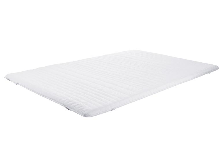 Matelas blanc en mousse, confortable et pratique.