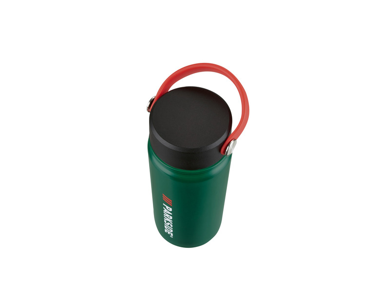 Une bouteille isotherme verte Parkside avec une poignée rouge.
