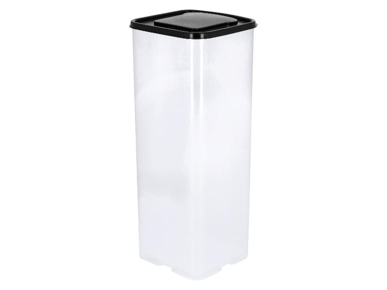 Conteneur de stockage alimentaire haut en plastique transparent avec couvercle noir.