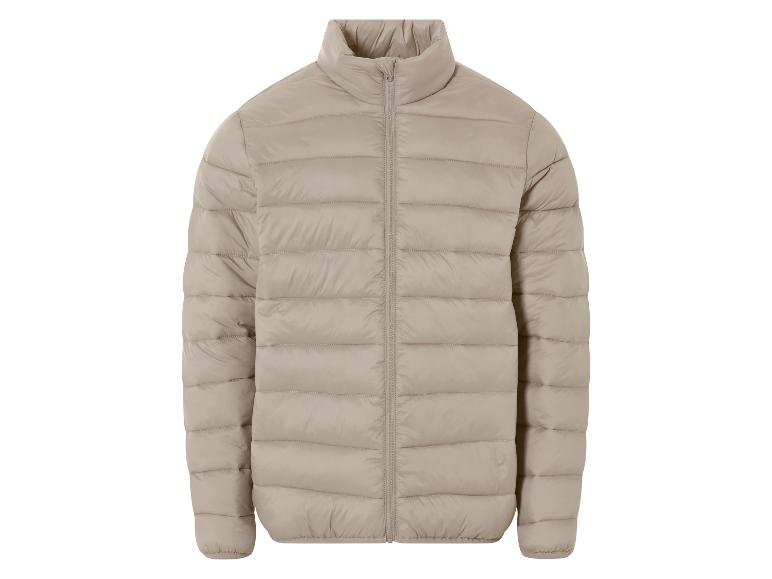Une doudoune beige clair zippée.