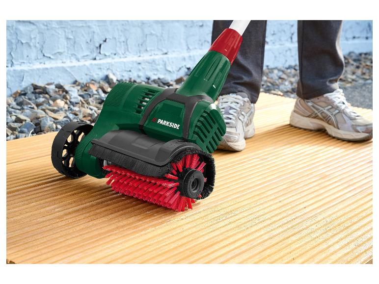 Nettoyeur de terrasse Parkside avec brosses rotatives, nettoyage du bois.