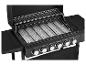 Barbecue à gaz noir avec six brûleurs, grilles de cuisson et étagères latérales.