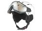 Un casque de ski blanc avec des lunettes.
