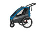 Une remorque à vélo Queridoo Sportrex 2 bleue avec une grande roue arrière.