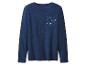 T-shirt bleu foncé à manches longues avec une poche poitrine à motif étoiles.
