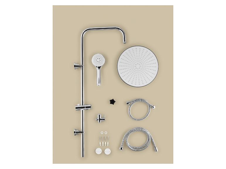 Un ensemble de douche complet avec pommeau de douche, douchette à main, flexible et accessoires de montage.