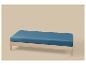 Banc en bois avec revêtement bleu