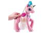 Un jouet licorne rose avec de longs cheveux blonds et une brosse rose.