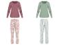 Deux pyjamas à manches longues, l'un à imprimé floral et l'autre à rayures