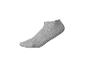 Une chaussette courte gris clair sur fond blanc.