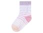 Une chaussette blanche avec des rayures roses et violettes.