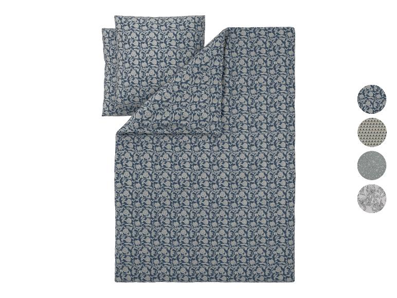 Parure de lit florale bleue avec taie d'oreiller et échantillons de motifs.