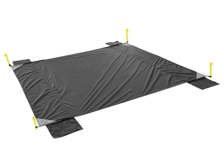 Tapis de sol de camping gris foncé avec attaches jaunes.
