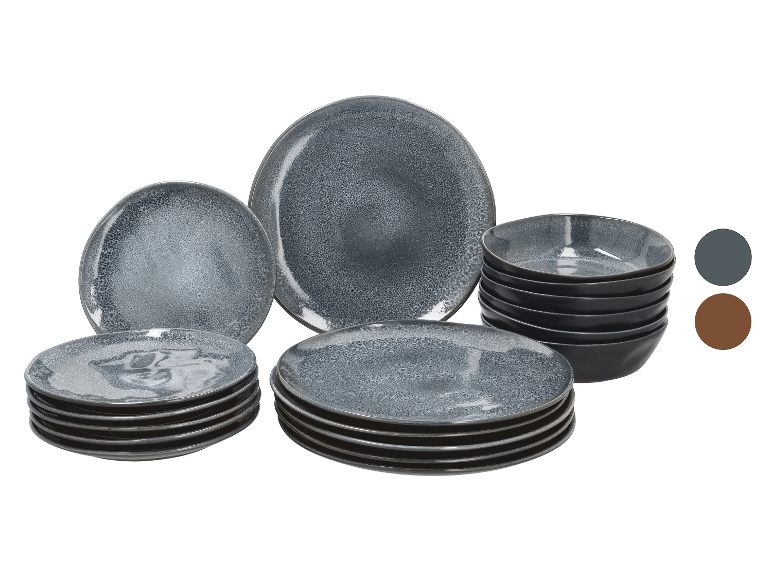Service de vaisselle en grès gris foncé avec une finition mouchetée, comprenant assiettes et bols.