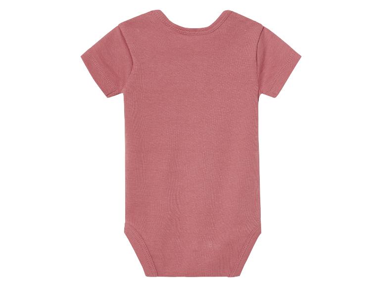 Bodysuit rose pour bébé, vêtement confortable.