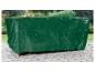 Housse de protection verte pour meubles de jardin.
