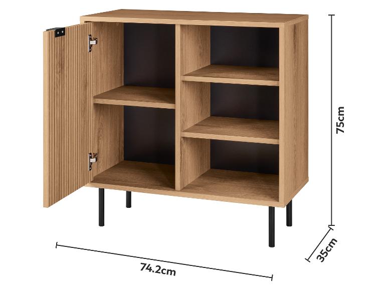 Meuble en bois clair avec une porte cannelée, ouverte pour révéler des étagères, et des étagères ouvertes à droite, avec des dimensions de 74.2cm x 75cm x 35cm.