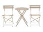 Ensemble de bistrot beige avec deux chaises pliantes et une table ronde pliante.