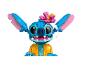 Modèle LEGO de Stitch avec oreilles mobiles et chemise hawaïenne.