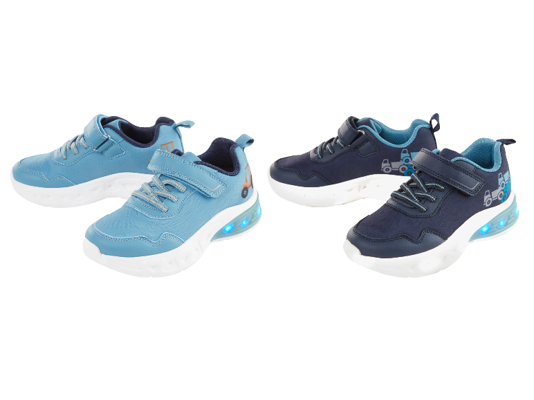 Chaussures de sport pour enfants avec lumières LED.