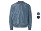 Une veste bomber bleue à fermeture éclair