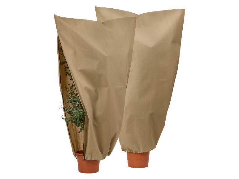 Deux housses de protection marron pour plantes, l'une ouverte, montrant une plante en pot.