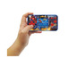 Une main tient un jeu portable Cyber Arcade Pocket Spider-Man bleu.