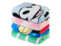 Une pile de serviettes de bain sur le thème de Mickey Mouse