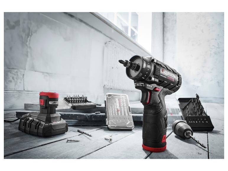 Perceuse-visseuse sans fil Parkside avec chargeur et jeux d'embouts et de forets.