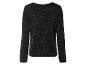 Un pull noir à paillettes.