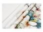 Tissu blanc avec motif floral dans les tons bleus, verts et roses.