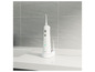 Un irrigateur buccal Nevadent blanc sur un lavabo.