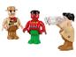 Trois figurines de la série Little People : deux garçons et une fille avec des jumelles.