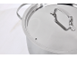 Casserole en acier inoxydable avec couvercle et poignée.