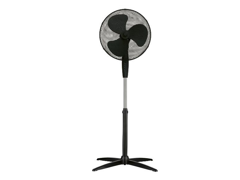 Ventilateur sur pied noir, idéal pour la maison.