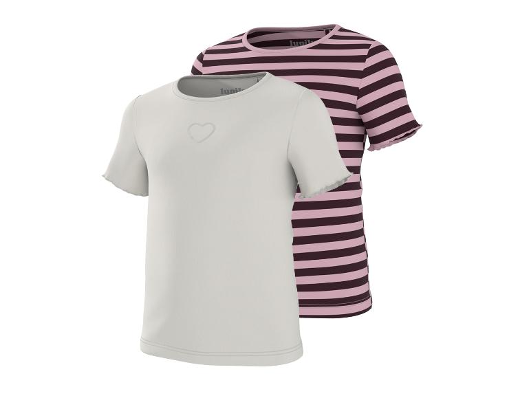 T-shirts à manches courtes : un rayé rose et marron, un crème avec un cœur.