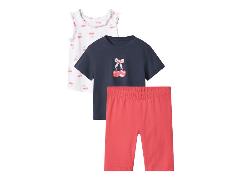 Ensemble de vêtements pour enfants avec débardeur blanc à cerises, t-shirt bleu marine à cerises et short rouge.