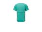 Un t-shirt vert clair à manches courtes.