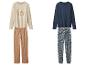 Deux pyjamas: un ensemble beige avec texte et un ensemble bleu fleuri.