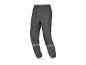 Un pantalon de pluie gris avec des bandes réfléchissantes.