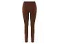 Leggings côtelées marrons.