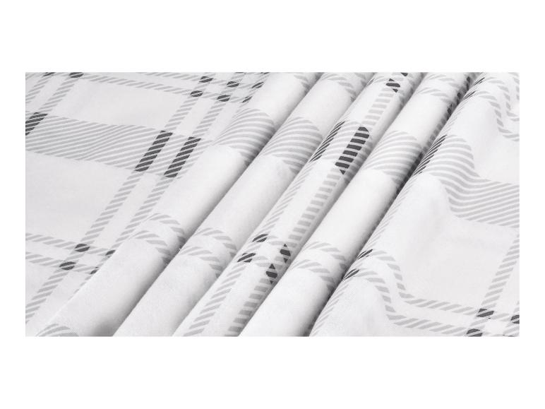 Tissu à carreaux blanc avec des rayures grises et noires, plié en plis.