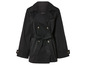 Un trench-coat noir avec ceinture.
