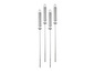 Quatre brochettes en métal pour griller.