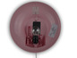 Un abat-jour de lampe rose avec une douille et une ampoule.